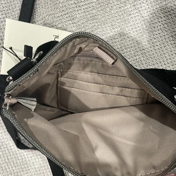 Baggallini- multiple option black bag. Cross body, over shoulder or wristlet. - Picture 6 of 10